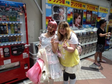 Mary posing with a Harajuku girl in Harajuku, Tokyo. Later on when Mary added some bows and other accessories she was the one people were asking to pose with!